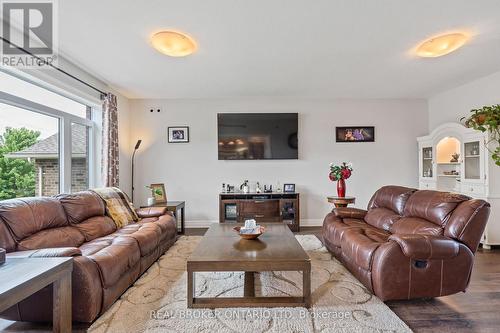 8 Brookfield Avenue, Ingersoll (Ingersoll - South), ON - Indoor Photo Showing Living Room