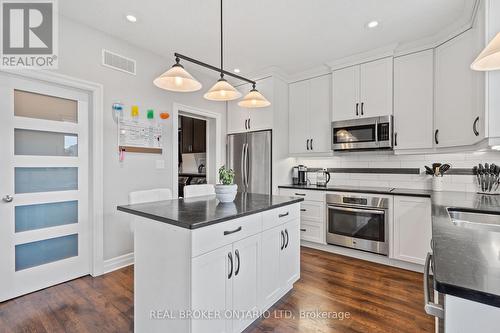 8 Brookfield Avenue, Ingersoll (Ingersoll - South), ON - Indoor Photo Showing Kitchen With Upgraded Kitchen