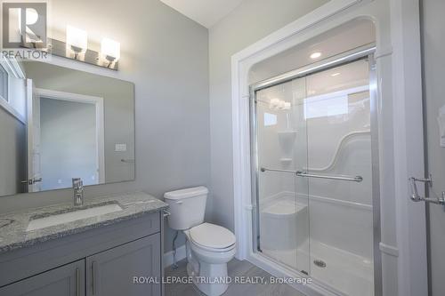 3642 Earlston, London, ON - Indoor Photo Showing Bathroom