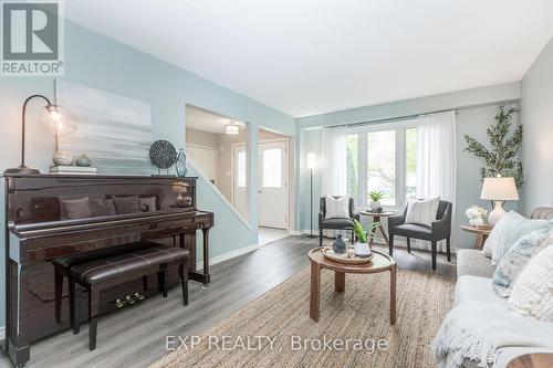 72 Oren Boulevard, Barrie, ON - Indoor Photo Showing Living Room