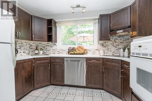 72 Oren Boulevard, Barrie, ON - Indoor Photo Showing Kitchen