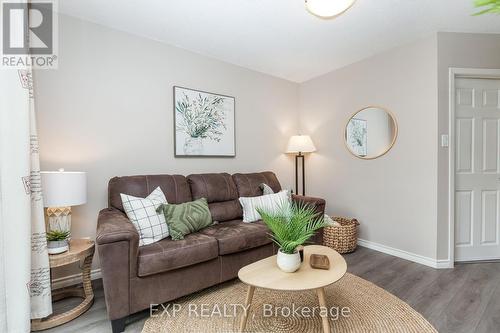 72 Oren Boulevard, Barrie, ON - Indoor Photo Showing Living Room