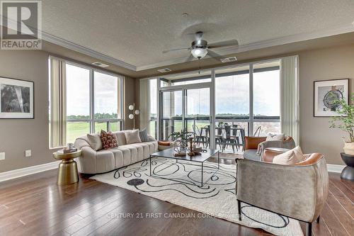 805 - 240 Villagewalk Boulevard, London, ON - Indoor Photo Showing Living Room