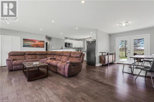 614506 Hamilton Lane, West Grey, ON - Indoor Photo Showing Living Room