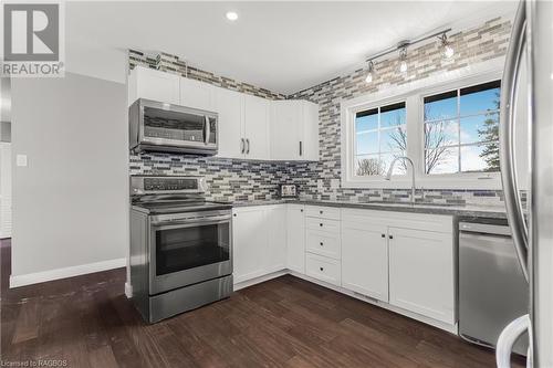 614506 Hamilton Lane, West Grey, ON - Indoor Photo Showing Kitchen