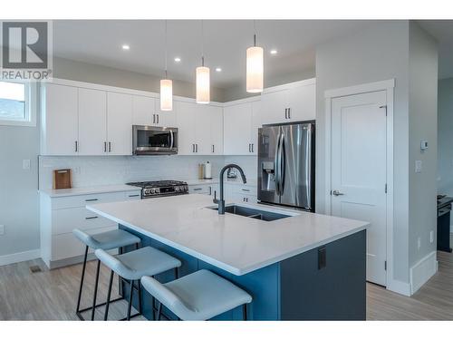 1082 Syer Road, Penticton, BC - Indoor Photo Showing Kitchen With Double Sink With Upgraded Kitchen