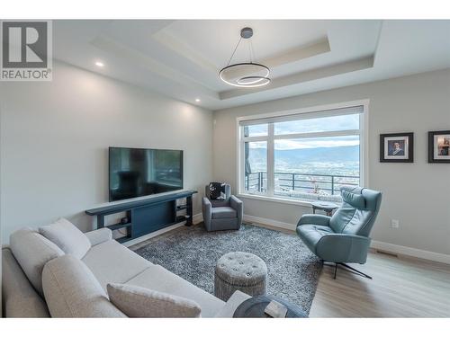 1082 Syer Road, Penticton, BC - Indoor Photo Showing Living Room