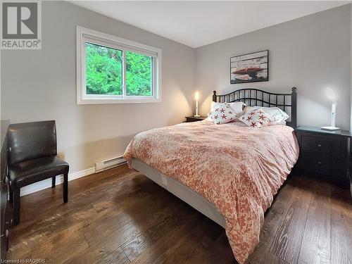 1208 Sunset Drive, South Bruce Peninsula, ON - Indoor Photo Showing Bedroom