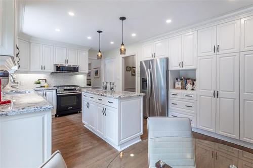 4173 Corrine Court, Burlington, ON - Indoor Photo Showing Kitchen With Stainless Steel Kitchen With Upgraded Kitchen