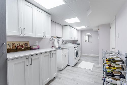 4173 Corrine Court, Burlington, ON - Indoor Photo Showing Laundry Room