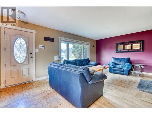 1403 Leir Street, Penticton, BC - Indoor Photo Showing Living Room