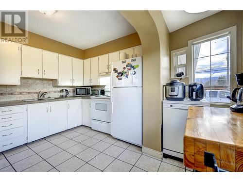 1403 Leir Street, Penticton, BC - Indoor Photo Showing Kitchen With Double Sink