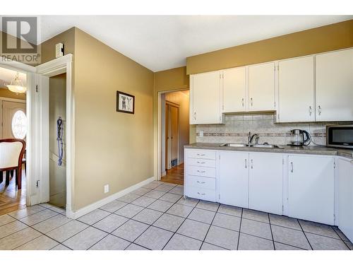 1403 Leir Street, Penticton, BC - Indoor Photo Showing Kitchen With Double Sink
