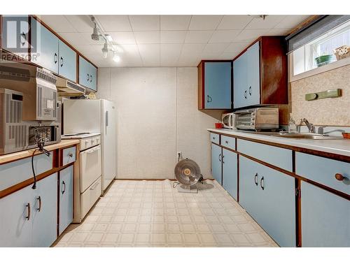 1403 Leir Street, Penticton, BC - Indoor Photo Showing Kitchen With Double Sink