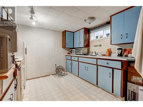 1403 Leir Street, Penticton, BC - Indoor Photo Showing Kitchen