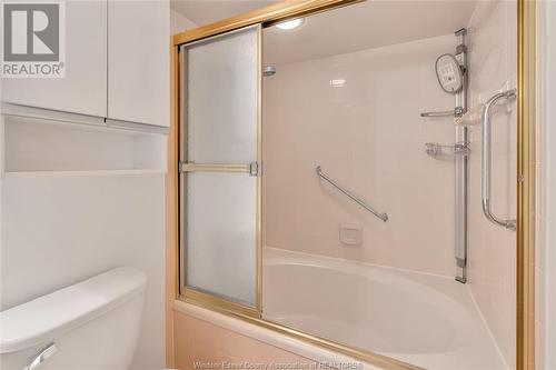 515 Riverside Unit# 1204, Windsor, ON - Indoor Photo Showing Bathroom