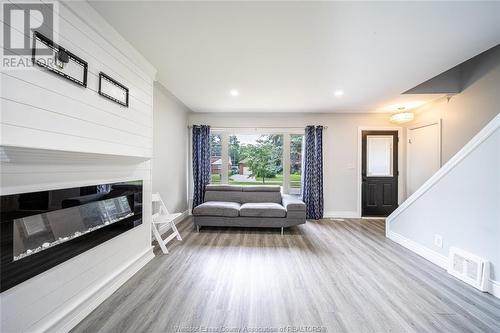 3135 Academy Dr, Windsor, ON - Indoor Photo Showing Living Room With Fireplace