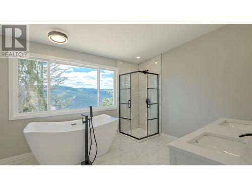7990 Sun Valley Road, Kelowna, BC - Indoor Photo Showing Bathroom