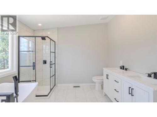 7990 Sun Valley Road, Kelowna, BC - Indoor Photo Showing Bathroom