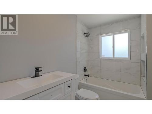 7990 Sun Valley Road, Kelowna, BC - Indoor Photo Showing Bathroom