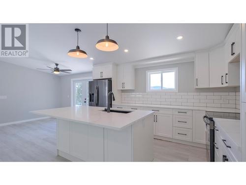 7990 Sun Valley Road, Kelowna, BC - Indoor Photo Showing Kitchen With Upgraded Kitchen