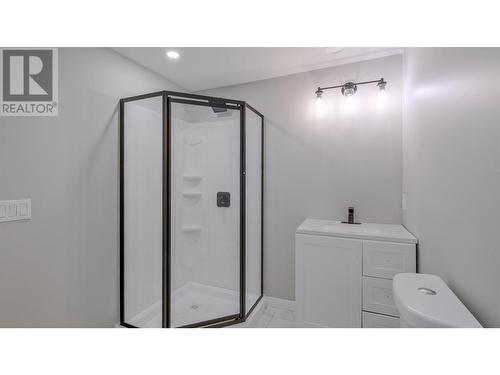 7990 Sun Valley Road, Kelowna, BC - Indoor Photo Showing Bathroom