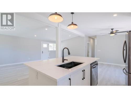 7990 Sun Valley Road, Kelowna, BC - Indoor Photo Showing Kitchen