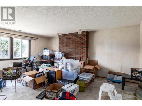 950 Stuart Road, West Kelowna, BC - Indoor Photo Showing Living Room