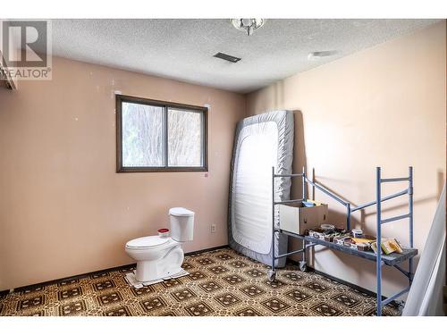 950 Stuart Road, West Kelowna, BC - Indoor Photo Showing Bathroom