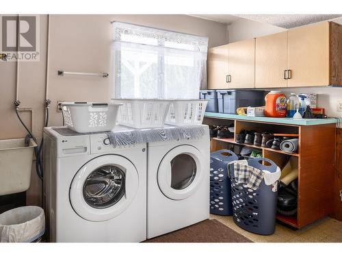 950 Stuart Road, West Kelowna, BC - Indoor Photo Showing Laundry Room