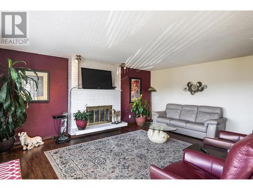 950 Stuart Road, West Kelowna, BC - Indoor Photo Showing Living Room With Fireplace