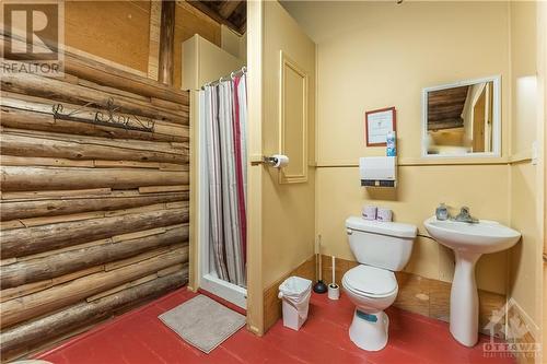 5253 Calabogie Road, Calabogie, ON - Indoor Photo Showing Bathroom