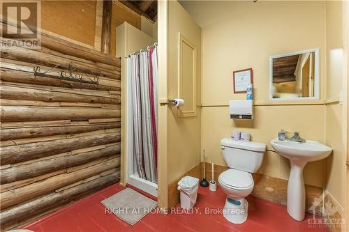 5253 Calabogie Road, Greater Madawaska, ON - Indoor Photo Showing Bathroom