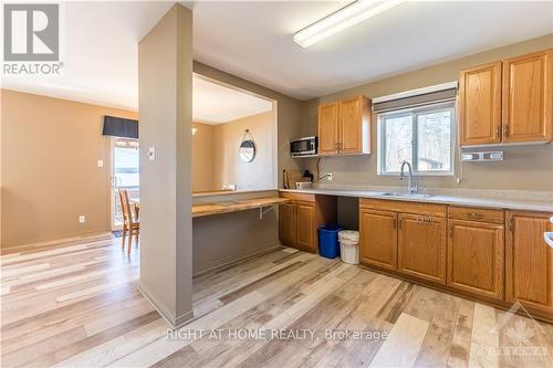 5253 Calabogie Road, Greater Madawaska, ON - Indoor Photo Showing Kitchen