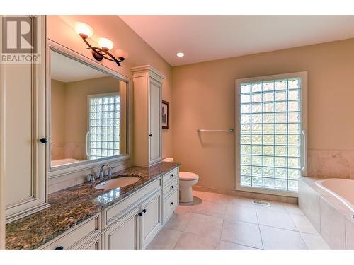 2368 Abbott Street Unit# 8, Kelowna, BC - Indoor Photo Showing Bathroom