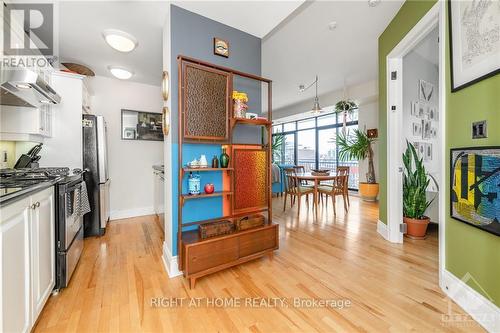 504 - 364 Cooper Street, Ottawa, ON - Indoor Photo Showing Kitchen With Upgraded Kitchen