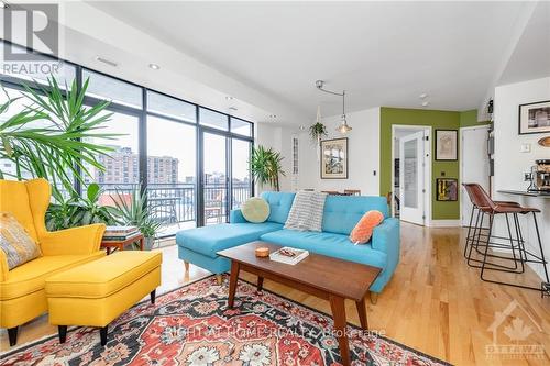 504 - 364 Cooper Street, Ottawa, ON - Indoor Photo Showing Living Room