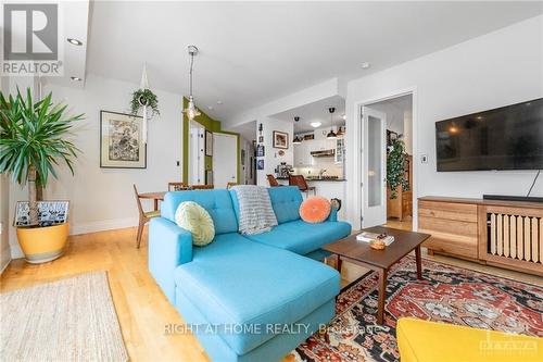 504 - 364 Cooper Street, Ottawa, ON - Indoor Photo Showing Living Room