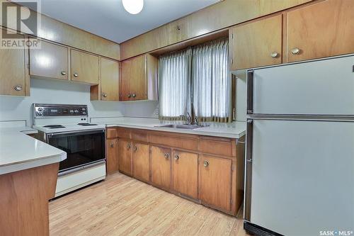 137 Stapleford Crescent, Regina, SK - Indoor Photo Showing Kitchen