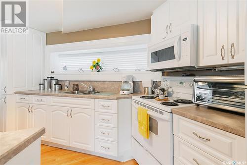 140 Lakeview Drive, Island View, SK - Indoor Photo Showing Kitchen With Double Sink