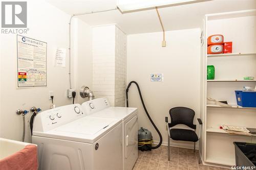 1 4 Neill Place, Regina, SK - Indoor Photo Showing Laundry Room