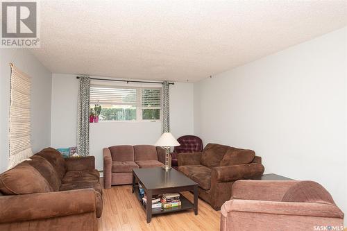 1 4 Neill Place, Regina, SK - Indoor Photo Showing Living Room