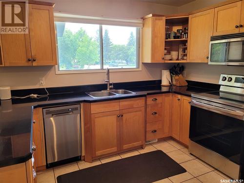 158 Highlands Crescent, Saskatoon, SK - Indoor Photo Showing Kitchen With Double Sink