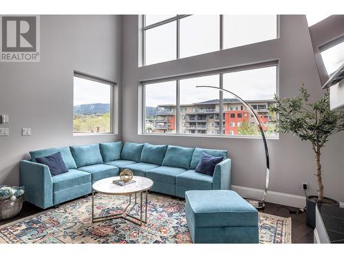 136 Front Street Unit# 311, Penticton, BC - Indoor Photo Showing Living Room