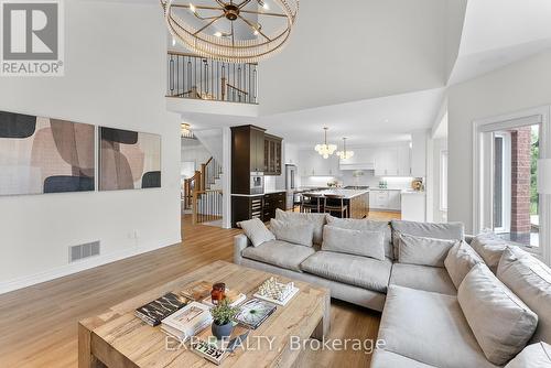 700 Brian Street, Fort Erie, ON - Indoor Photo Showing Living Room