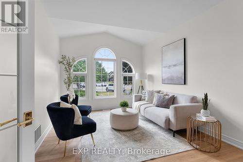 700 Brian Street, Fort Erie, ON - Indoor Photo Showing Living Room