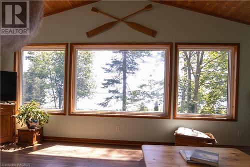 313 Balmy Beach Road, Georgian Bluffs, ON - Indoor Photo Showing Other Room