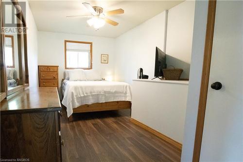 313 Balmy Beach Road, Georgian Bluffs, ON - Indoor Photo Showing Bedroom
