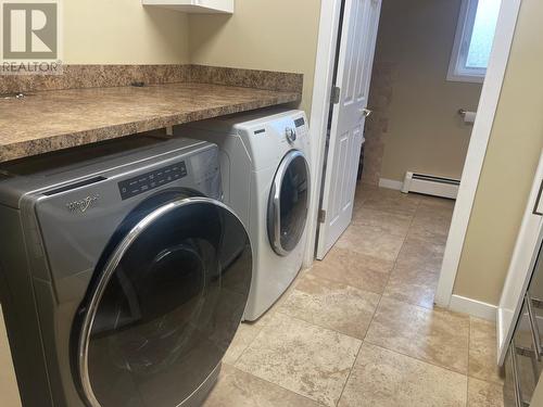 7818 Sage Drive, Coldstream, BC - Indoor Photo Showing Laundry Room