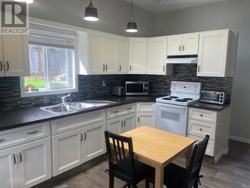 7818 Sage Drive, Coldstream, BC - Indoor Photo Showing Kitchen With Double Sink